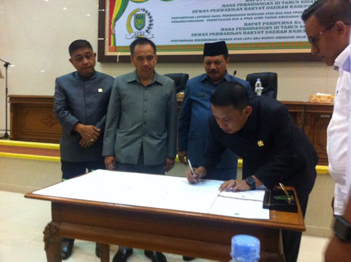  Bupati dan Pimpinan DPRD Inhil Teken KUA-PPAS Tahun Anggaran 2019